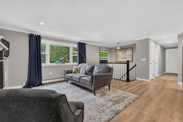 36 Noyes Road, Londonderry, NH 03053