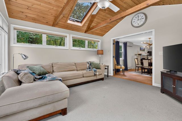 36 Noyes Road, Londonderry, NH 03053
