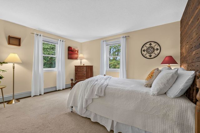 36 Noyes Road, Londonderry, NH 03053