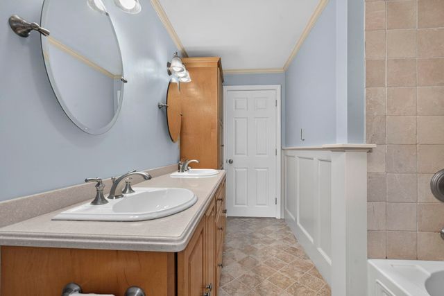 36 Noyes Road, Londonderry, NH 03053
