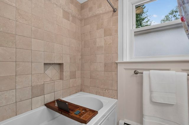 36 Noyes Road, Londonderry, NH 03053