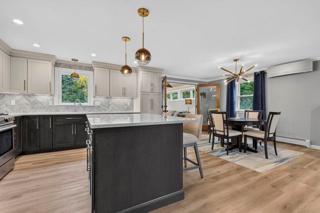 36 Noyes Road, Londonderry, NH 03053
