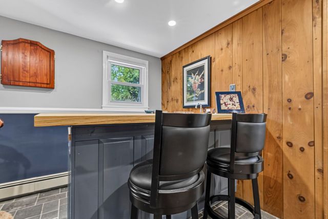 36 Noyes Road, Londonderry, NH 03053