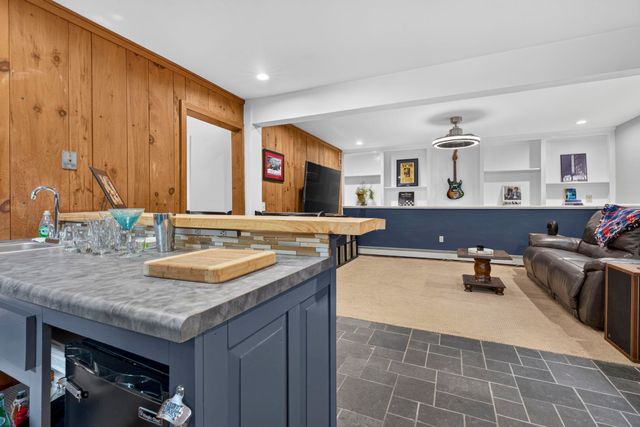 36 Noyes Road, Londonderry, NH 03053