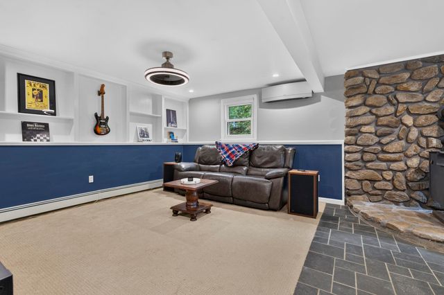 36 Noyes Road, Londonderry, NH 03053