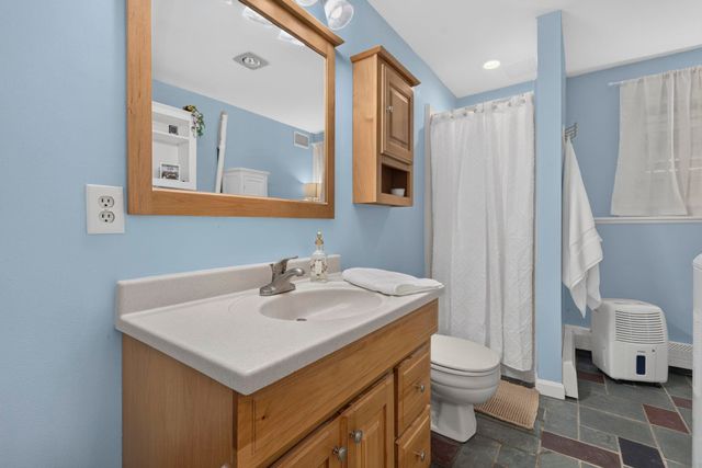 36 Noyes Road, Londonderry, NH 03053