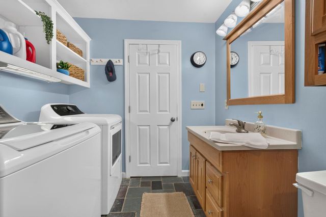 36 Noyes Road, Londonderry, NH 03053