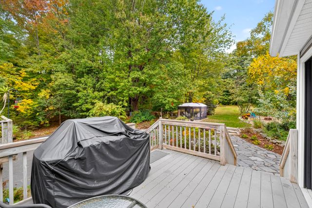 36 Noyes Road, Londonderry, NH 03053