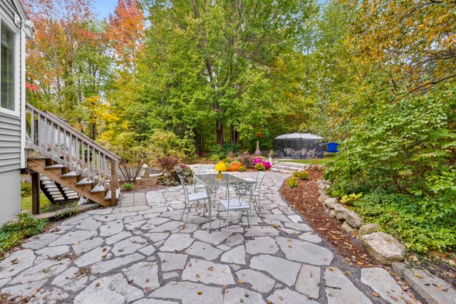 36 Noyes Road, Londonderry, NH 03053