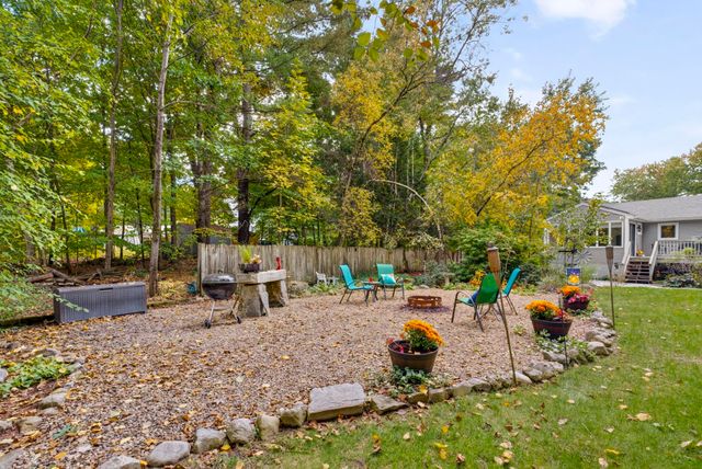 36 Noyes Road, Londonderry, NH 03053
