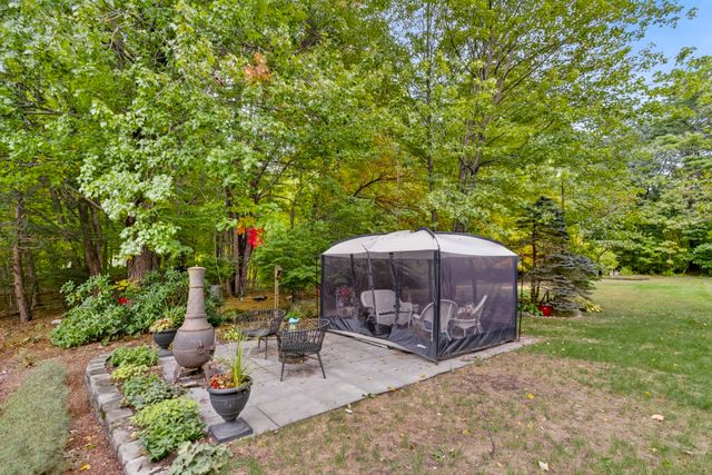 36 Noyes Road, Londonderry, NH 03053