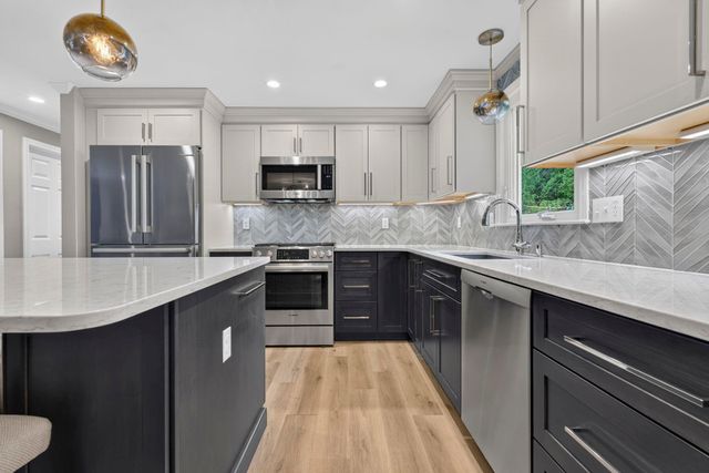 36 Noyes Road, Londonderry, NH 03053