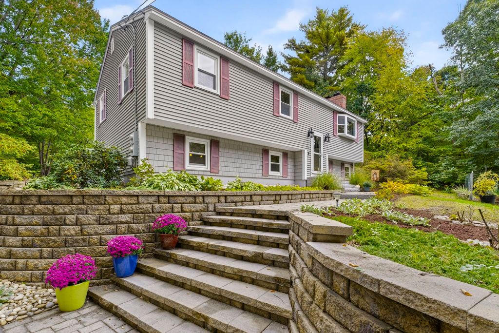 36 Noyes Road, Londonderry, NH 03053