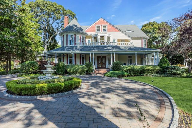 661 Middle Road, Bayport, NY 11705
