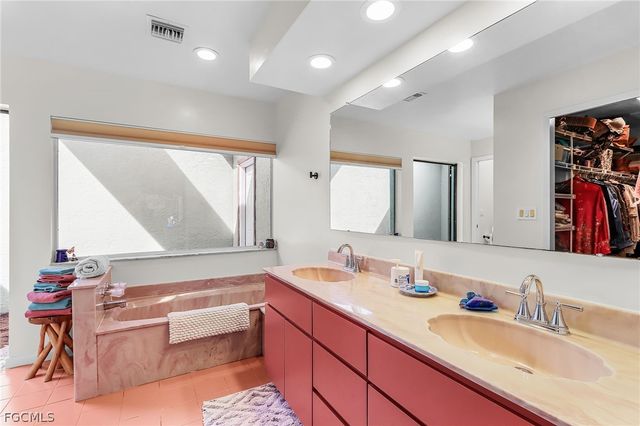 3819 SE 18th PL, Cape Coral, FL 33904