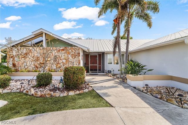 3819 SE 18th PL, Cape Coral, FL 33904