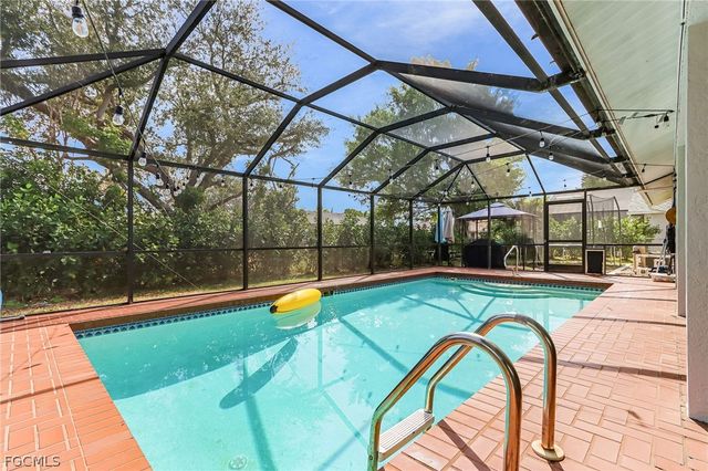 3819 SE 18th PL, Cape Coral, FL 33904