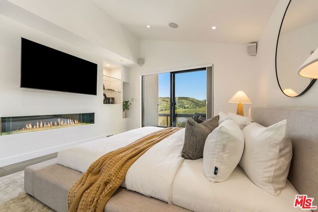 26029 Farmfield Road, Calabasas, CA 91302