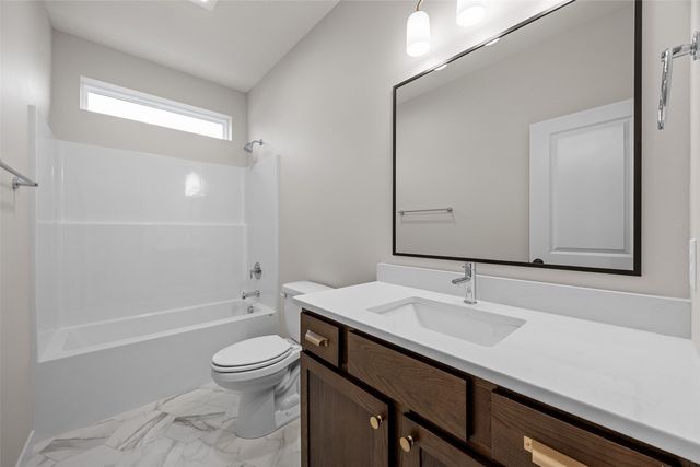 614 Grey Slate Drive SW, Cedar Rapids, IA 52404