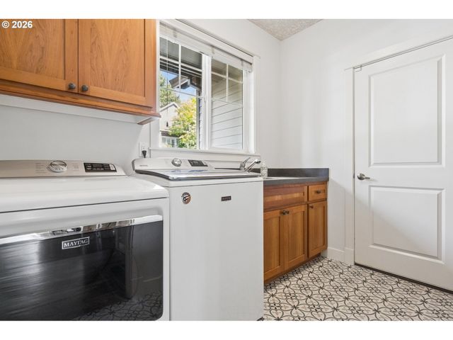 2280 CRESTVIEW Dr, West Linn, OR 97068