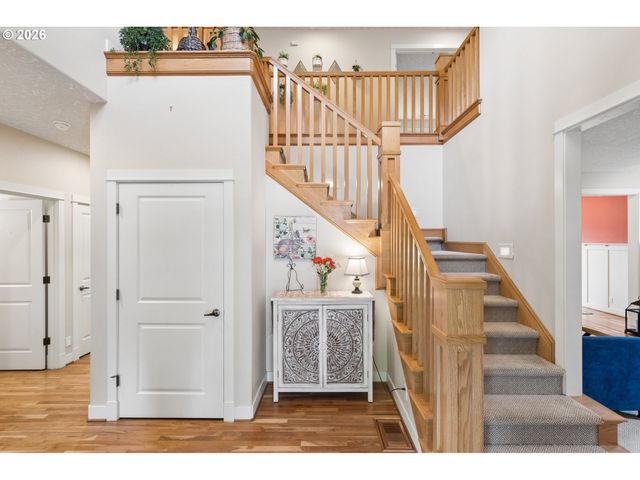 2280 CRESTVIEW Dr, West Linn, OR 97068