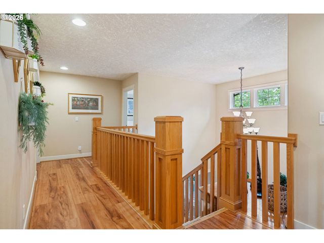 2280 CRESTVIEW Dr, West Linn, OR 97068