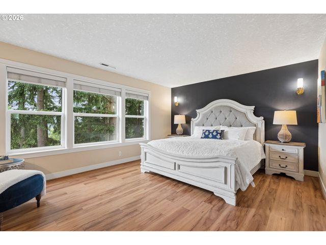 2280 CRESTVIEW Dr, West Linn, OR 97068