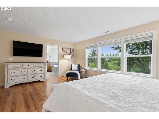 2280 CRESTVIEW Dr, West Linn, OR 97068