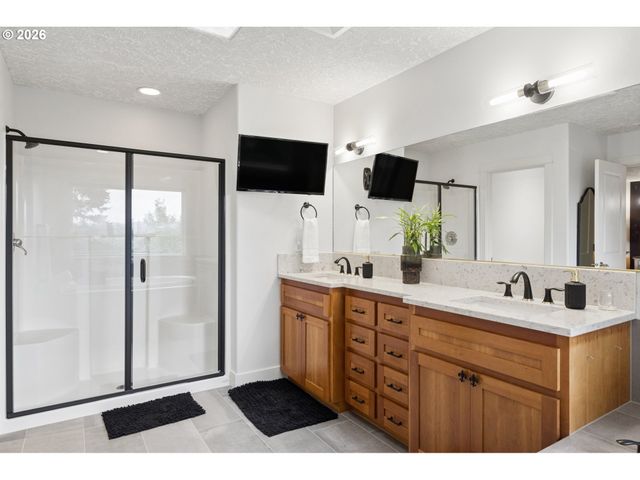 2280 CRESTVIEW Dr, West Linn, OR 97068