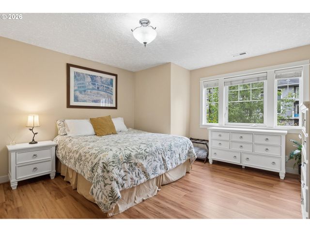 2280 CRESTVIEW Dr, West Linn, OR 97068