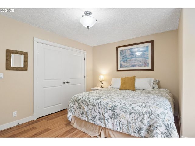 2280 CRESTVIEW Dr, West Linn, OR 97068