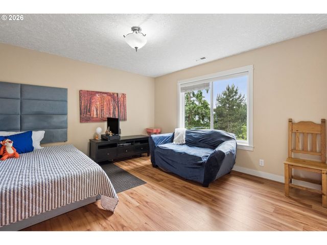 2280 CRESTVIEW Dr, West Linn, OR 97068