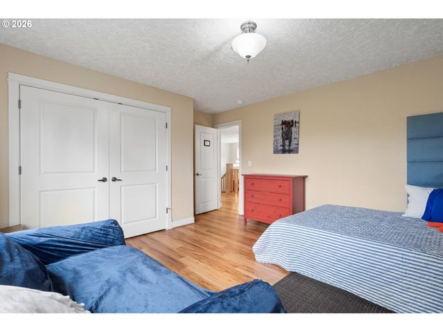 2280 CRESTVIEW Dr, West Linn, OR 97068