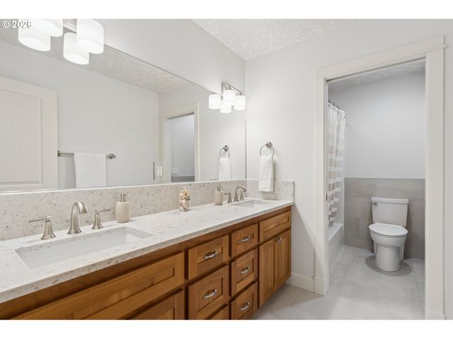 2280 CRESTVIEW Dr, West Linn, OR 97068