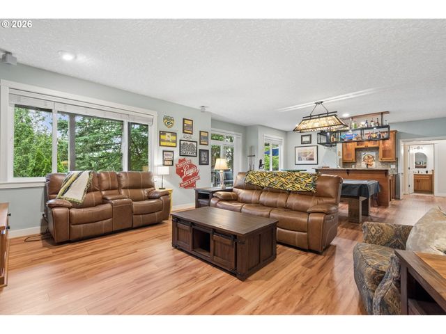 2280 CRESTVIEW Dr, West Linn, OR 97068