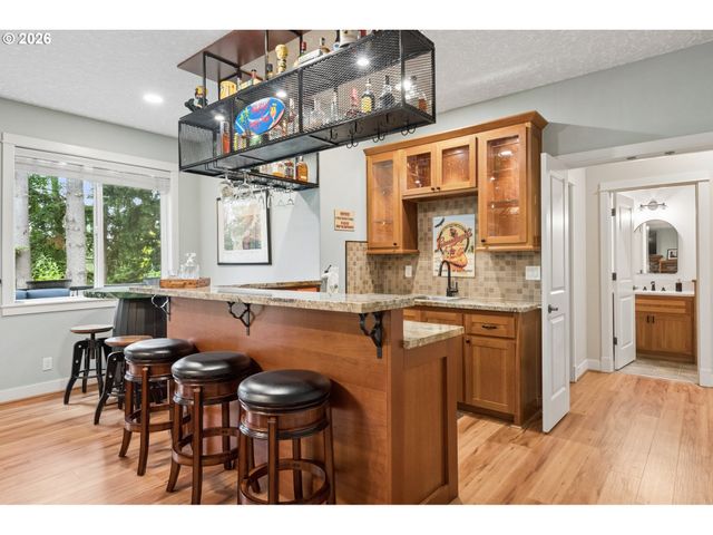 2280 CRESTVIEW Dr, West Linn, OR 97068