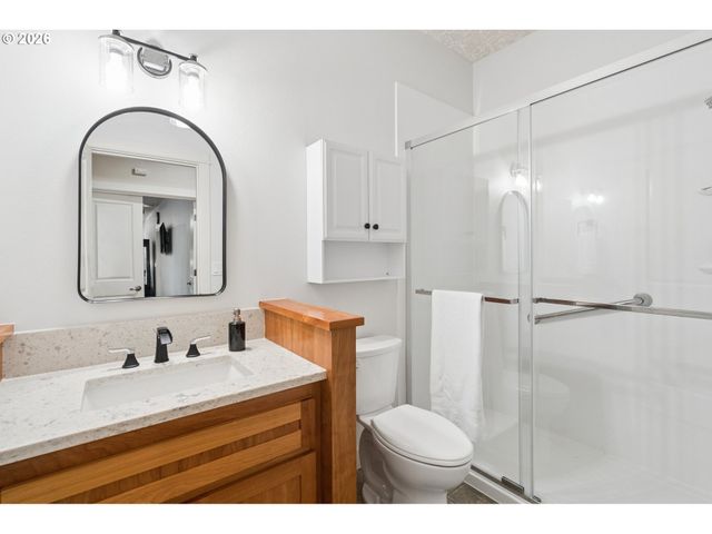 2280 CRESTVIEW Dr, West Linn, OR 97068