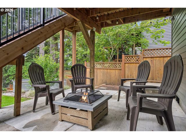 2280 CRESTVIEW Dr, West Linn, OR 97068