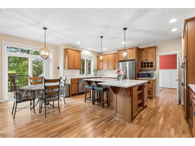 2280 CRESTVIEW Dr, West Linn, OR 97068