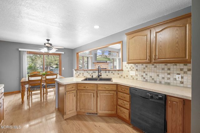 432 Hickory Lane, Waterville, OH 43566