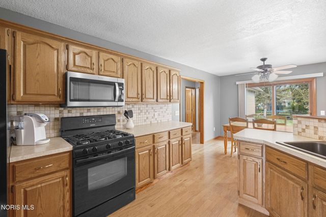 432 Hickory Lane, Waterville, OH 43566