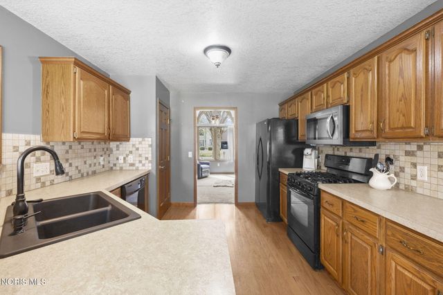 432 Hickory Lane, Waterville, OH 43566