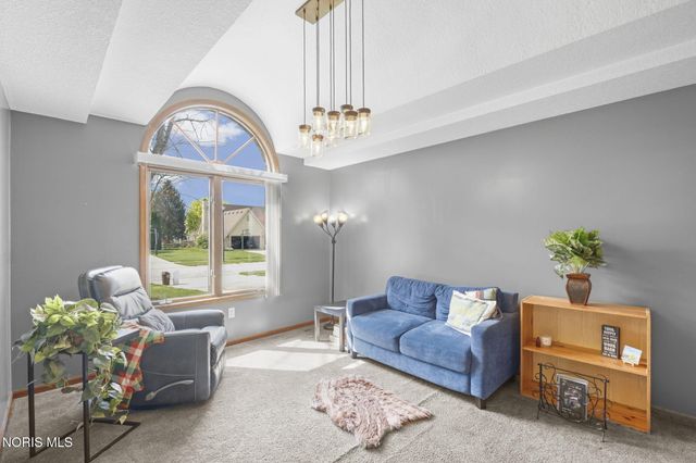 432 Hickory Lane, Waterville, OH 43566
