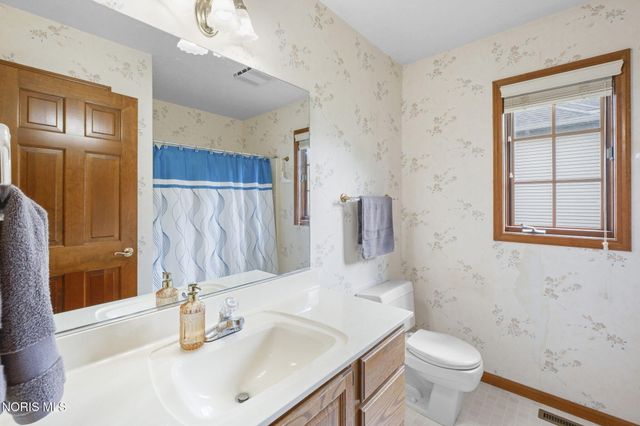 432 Hickory Lane, Waterville, OH 43566