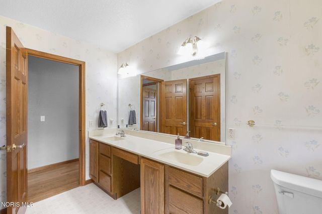 432 Hickory Lane, Waterville, OH 43566