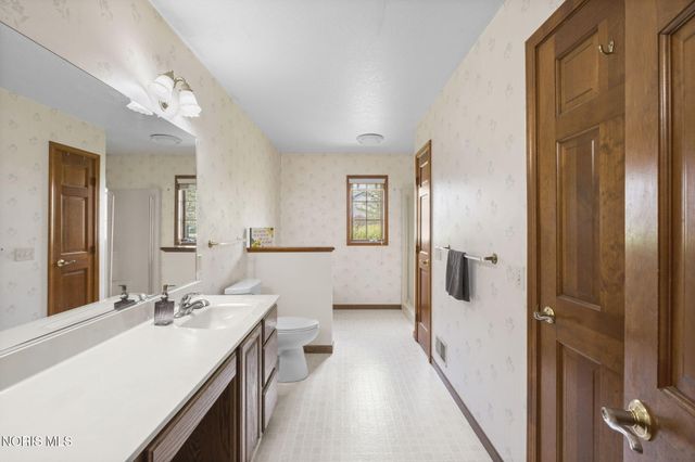 432 Hickory Lane, Waterville, OH 43566
