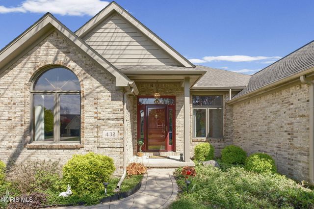 432 Hickory Lane, Waterville, OH 43566