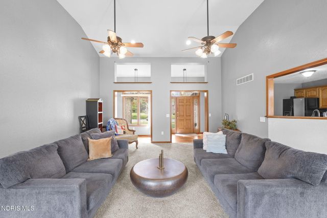 432 Hickory Lane, Waterville, OH 43566