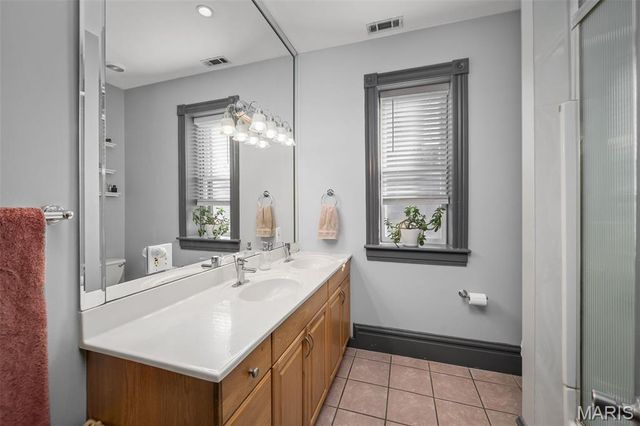 2206 Victor Street, St Louis, MO 63104