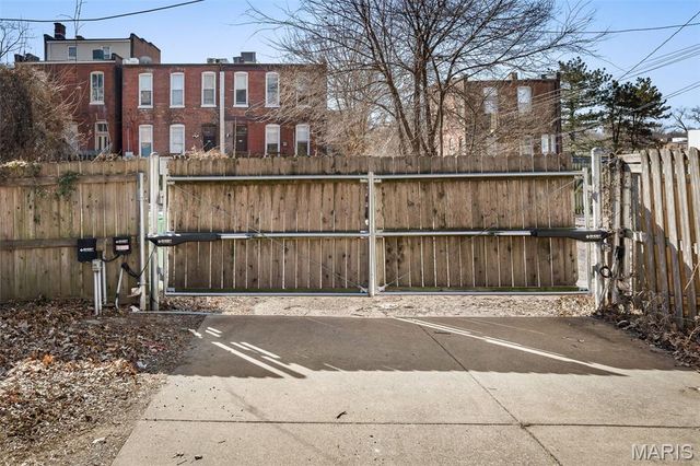 2206 Victor Street, St Louis, MO 63104